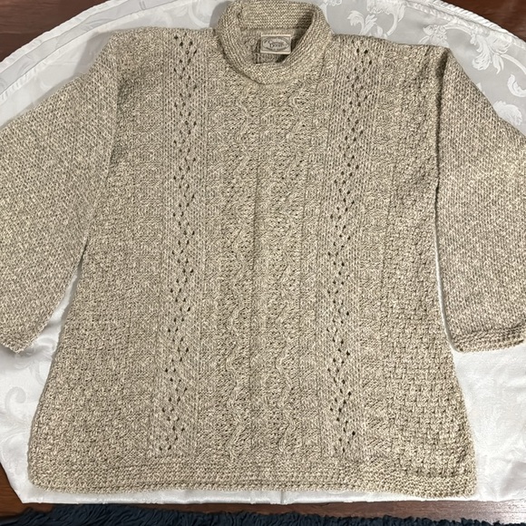 Like new women’s Carraig Donn oversized sweater. Size L - Picture 3 of 6